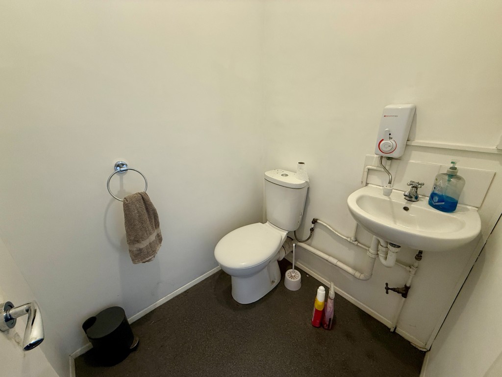 Lot: 74 - OFFICES WITH POTENTIAL FOR RESIDENTIAL CONVERSION - W.C.